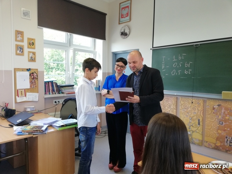 Zdjęcie w galerii na portalu naszraciborz.pl:  W szranki z ortografią w II LO. Znamy mistrzów 25. edycji wiadomości z regionu