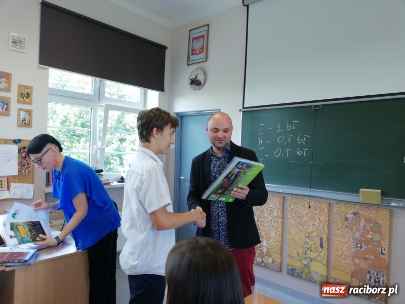 Zdjęcie w galerii na portalu naszraciborz.pl:  W szranki z ortografią w II LO. Znamy mistrzów 25. edycji wiadomości z regionu