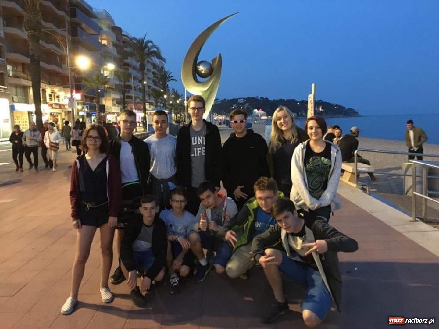 Zdjęcie w galerii na portalu naszraciborz.pl: Objazdowa wycieczka uczniów i nauczycieli SP 4 do Barcelony wiadomości z regionu