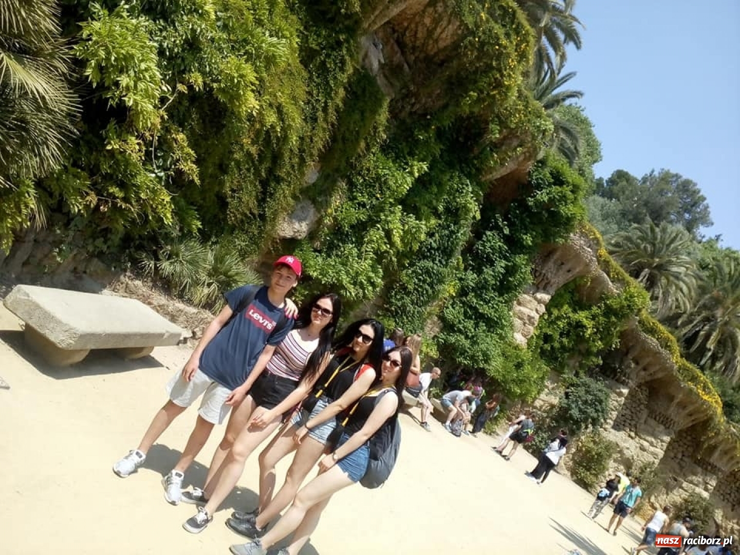 Zdjęcie w galerii na portalu naszraciborz.pl: Objazdowa wycieczka uczniów i nauczycieli SP 4 do Barcelony wiadomości z regionu