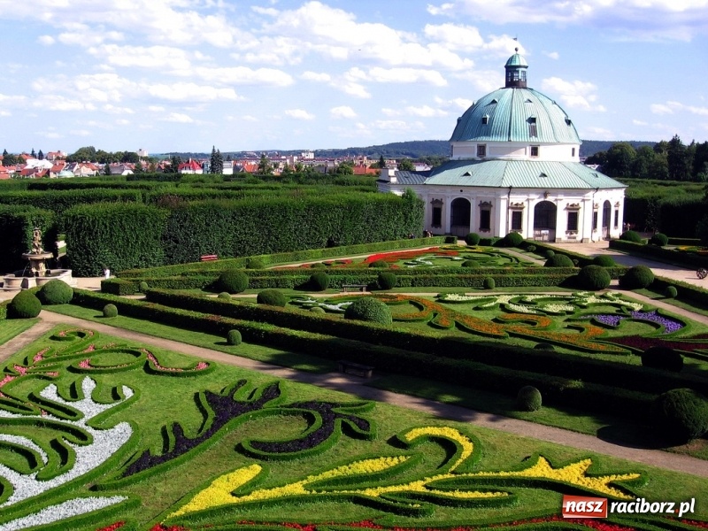Zdjęcie w galerii na portalu naszraciborz.pl: Zamki, pałace, ogrody kwiatowe i piwnice winne – poznaj z nami Bramę Morawską! wiadomości z regionu