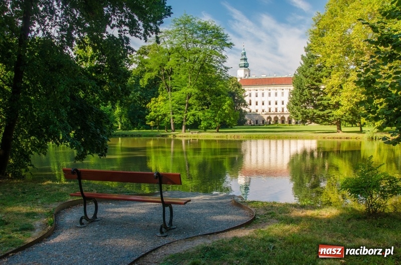 Zdjęcie w galerii na portalu naszraciborz.pl: Zamki, pałace, ogrody kwiatowe i piwnice winne – poznaj z nami Bramę Morawską! wiadomości z regionu