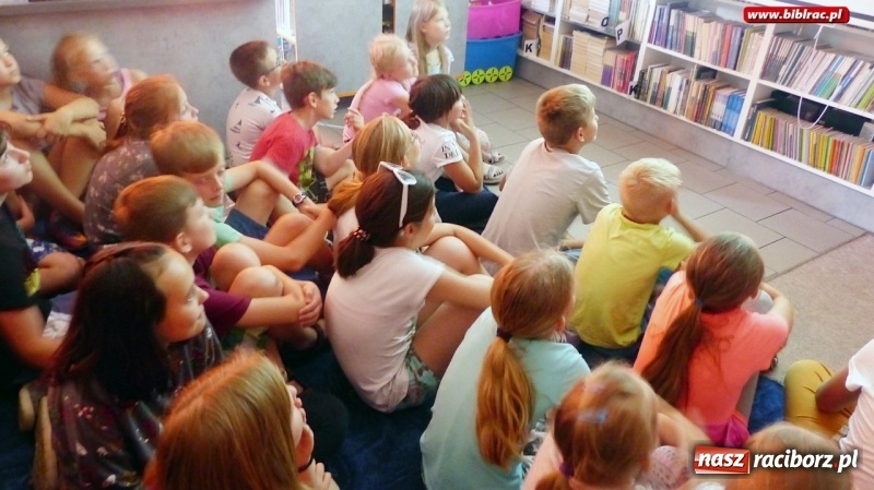 Zdjęcie w galerii na portalu naszraciborz.pl: Wielka liga młodych czytelników. Spotkanie z Małgorzatą Karoliną Piekarską w raciborskiej bibliotece wiadomości z regionu