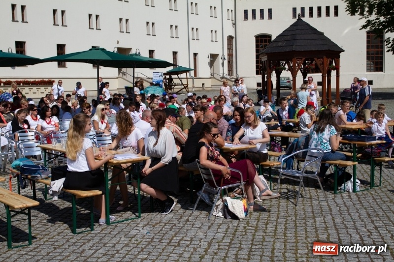 Zdjęcie w galerii na portalu naszraciborz.pl: Festiwal Dziesiątka i przyjaciele - wspólna zabawa na raciborskim Zamku wiadomości z regionu