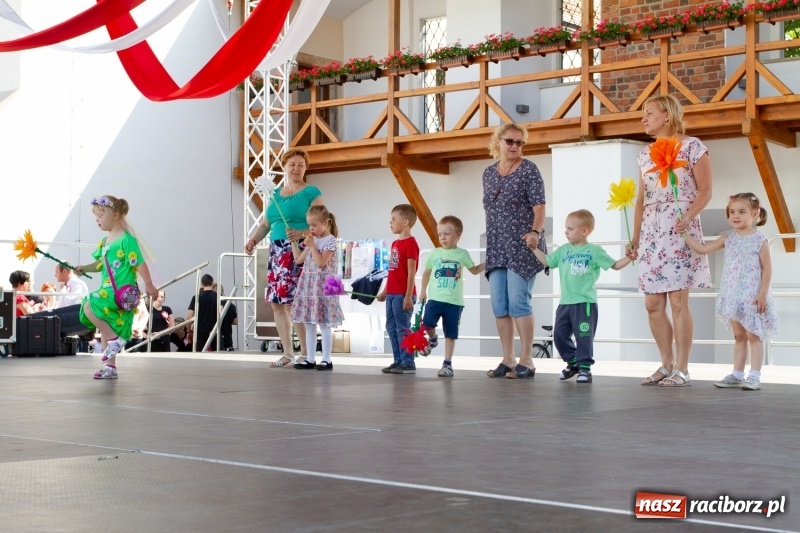 Zdjęcie w galerii na portalu naszraciborz.pl: Festiwal Dziesiątka i przyjaciele - wspólna zabawa na raciborskim Zamku wiadomości z regionu