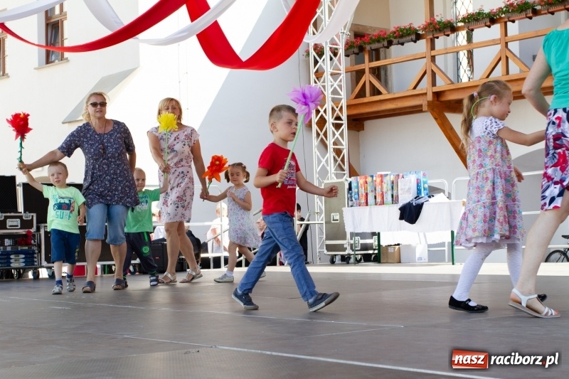 Zdjęcie w galerii na portalu naszraciborz.pl: Festiwal Dziesiątka i przyjaciele - wspólna zabawa na raciborskim Zamku wiadomości z regionu