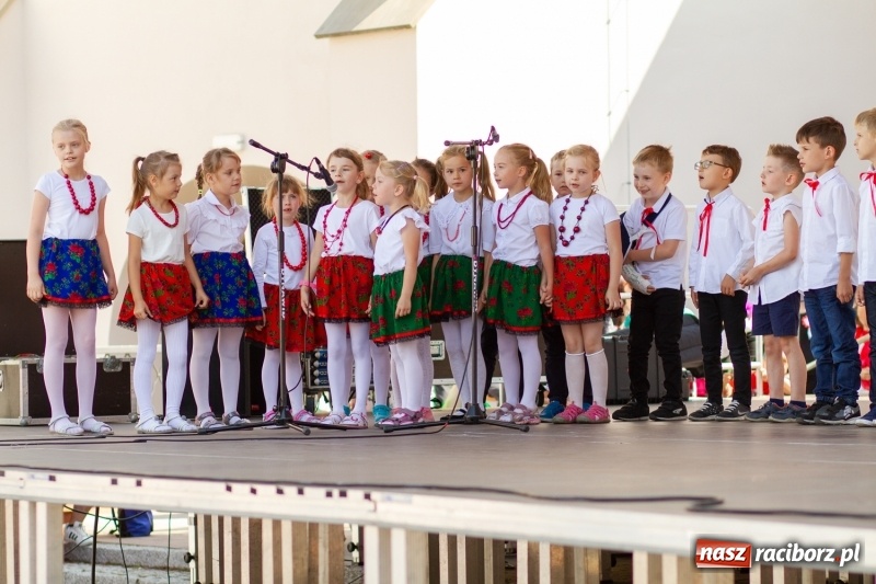 Zdjęcie w galerii na portalu naszraciborz.pl: Festiwal Dziesiątka i przyjaciele - wspólna zabawa na raciborskim Zamku wiadomości z regionu