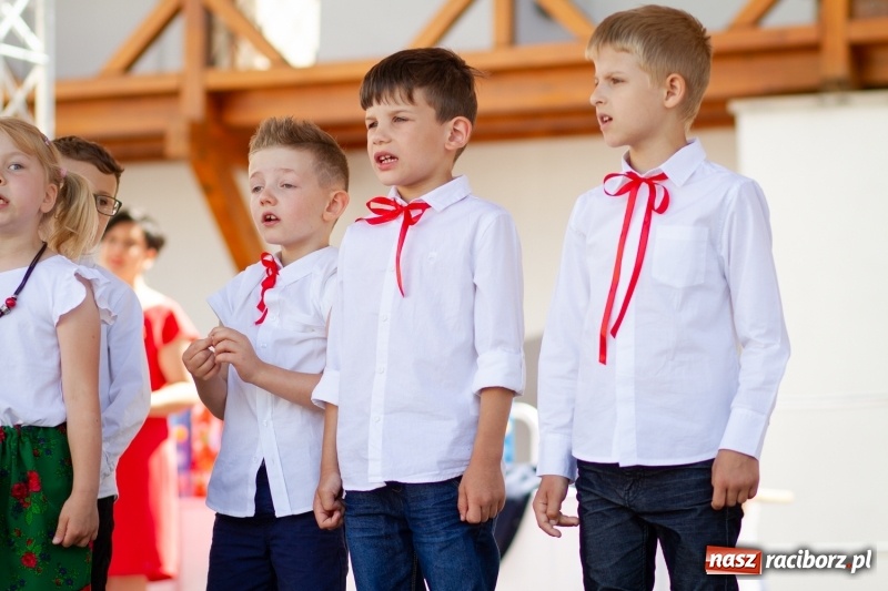 Zdjęcie w galerii na portalu naszraciborz.pl: Festiwal Dziesiątka i przyjaciele - wspólna zabawa na raciborskim Zamku wiadomości z regionu