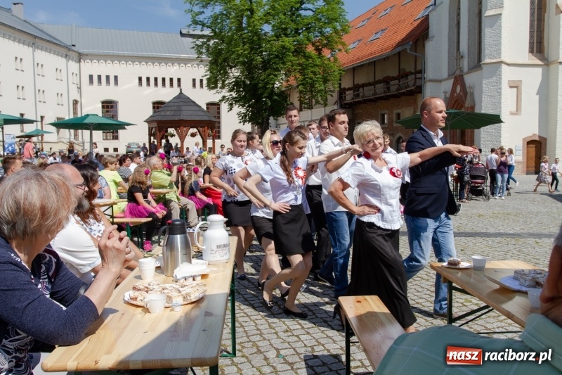 Zdjęcie w galerii na portalu naszraciborz.pl: Festiwal Dziesiątka i przyjaciele - wspólna zabawa na raciborskim Zamku wiadomości z regionu