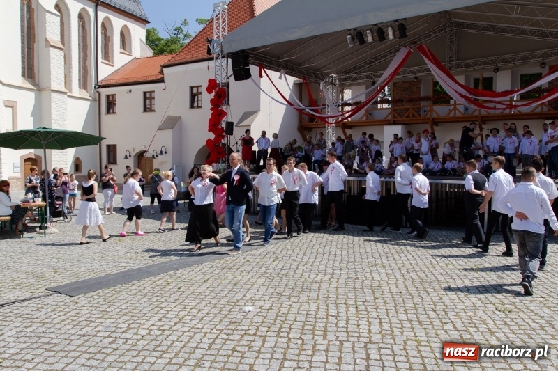 Zdjęcie w galerii na portalu naszraciborz.pl: Festiwal Dziesiątka i przyjaciele - wspólna zabawa na raciborskim Zamku wiadomości z regionu