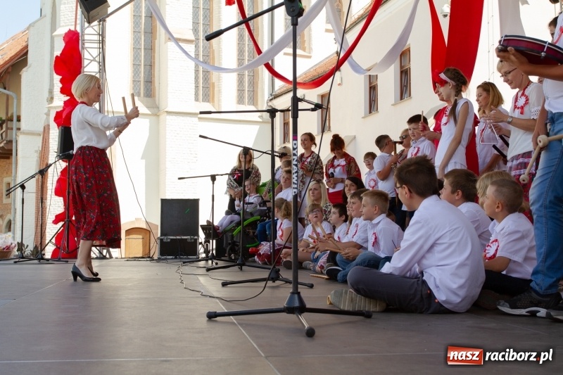 Zdjęcie w galerii na portalu naszraciborz.pl: Festiwal Dziesiątka i przyjaciele - wspólna zabawa na raciborskim Zamku wiadomości z regionu