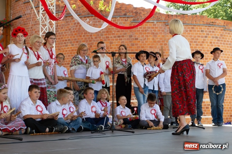 Zdjęcie w galerii na portalu naszraciborz.pl: Festiwal Dziesiątka i przyjaciele - wspólna zabawa na raciborskim Zamku wiadomości z regionu