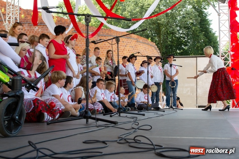 Zdjęcie w galerii na portalu naszraciborz.pl: Festiwal Dziesiątka i przyjaciele - wspólna zabawa na raciborskim Zamku wiadomości z regionu