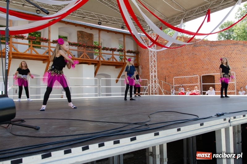 Zdjęcie w galerii na portalu naszraciborz.pl: Festiwal Dziesiątka i przyjaciele - wspólna zabawa na raciborskim Zamku wiadomości z regionu