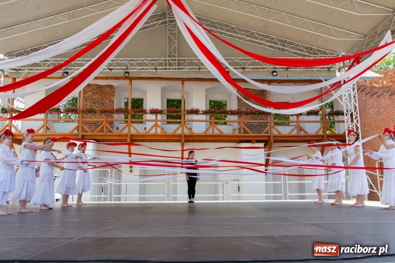 Zdjęcie w galerii na portalu naszraciborz.pl: Festiwal Dziesiątka i przyjaciele - wspólna zabawa na raciborskim Zamku wiadomości z regionu