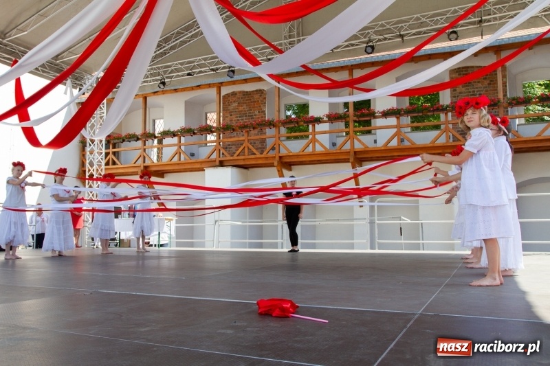 Zdjęcie w galerii na portalu naszraciborz.pl: Festiwal Dziesiątka i przyjaciele - wspólna zabawa na raciborskim Zamku wiadomości z regionu