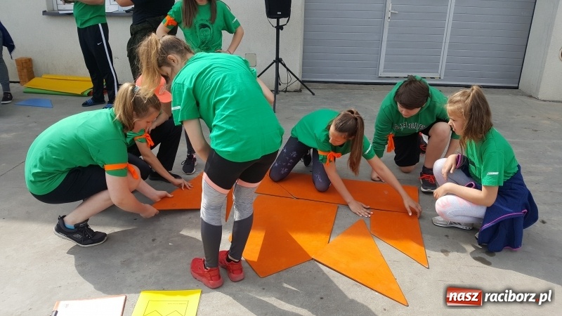 Zdjęcie w galerii na portalu naszraciborz.pl: Twarzą w twarz bez Internetu. Polsko-czeski projekt szkoły na Ostrogu  wiadomości z regionu