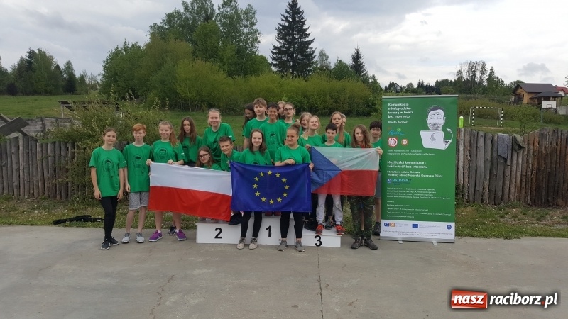 Zdjęcie w galerii na portalu naszraciborz.pl: Twarzą w twarz bez Internetu. Polsko-czeski projekt szkoły na Ostrogu  wiadomości z regionu