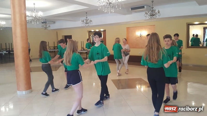 Zdjęcie w galerii na portalu naszraciborz.pl: Twarzą w twarz bez Internetu. Polsko-czeski projekt szkoły na Ostrogu  wiadomości z regionu