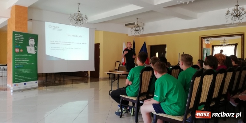 Zdjęcie w galerii na portalu naszraciborz.pl: Twarzą w twarz bez Internetu. Polsko-czeski projekt szkoły na Ostrogu  wiadomości z regionu