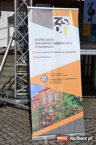 Zdjęcie w galerii na portalu naszraciborz.pl: Koncert piosenek Agnieszki Osieckiej i plener na zamku wiadomości z regionu