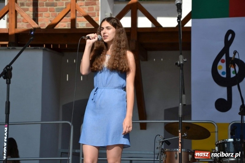 Zdjęcie w galerii na portalu naszraciborz.pl: Koncert piosenek Agnieszki Osieckiej i plener na zamku wiadomości z regionu