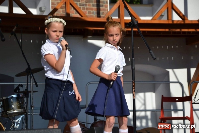 Zdjęcie w galerii na portalu naszraciborz.pl: Koncert piosenek Agnieszki Osieckiej i plener na zamku wiadomości z regionu