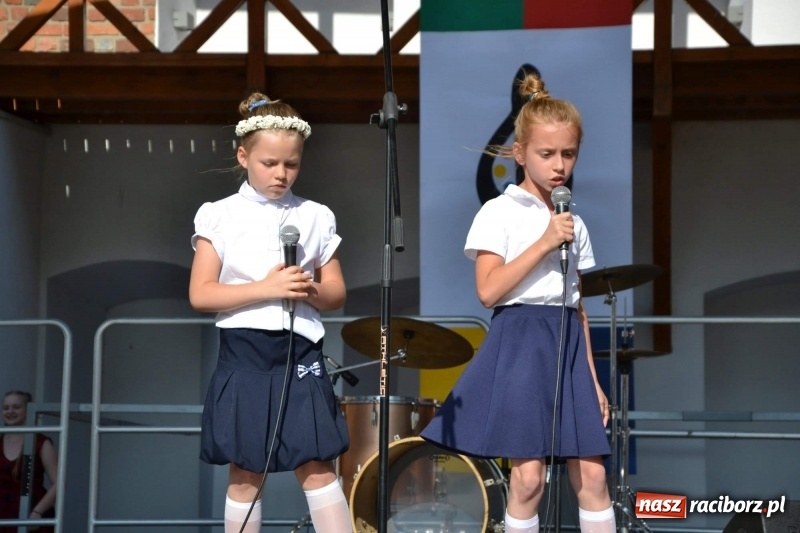 Zdjęcie w galerii na portalu naszraciborz.pl: Koncert piosenek Agnieszki Osieckiej i plener na zamku wiadomości z regionu