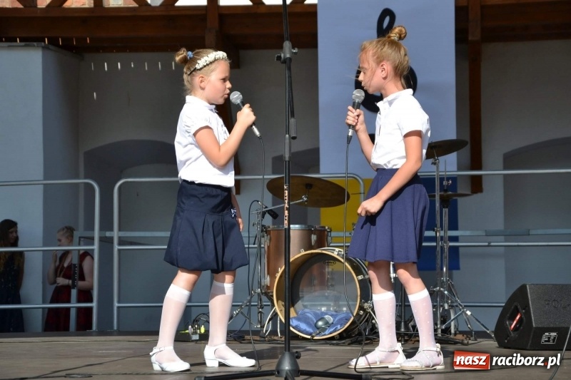 Zdjęcie w galerii na portalu naszraciborz.pl: Koncert piosenek Agnieszki Osieckiej i plener na zamku wiadomości z regionu