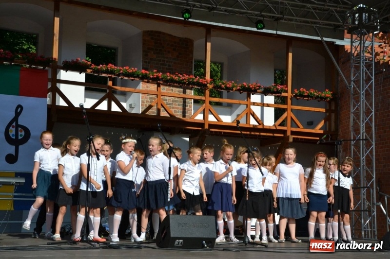Zdjęcie w galerii na portalu naszraciborz.pl: Koncert piosenek Agnieszki Osieckiej i plener na zamku wiadomości z regionu