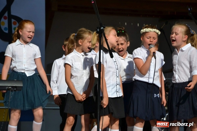 Zdjęcie w galerii na portalu naszraciborz.pl: Koncert piosenek Agnieszki Osieckiej i plener na zamku wiadomości z regionu