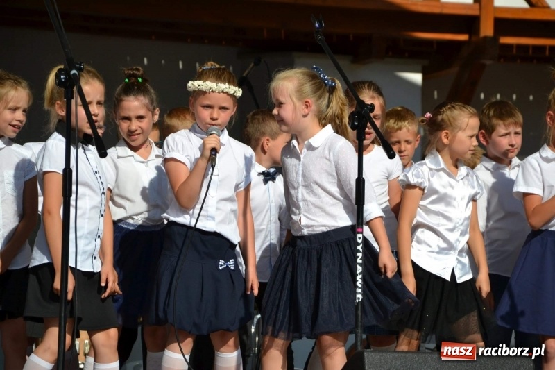 Zdjęcie w galerii na portalu naszraciborz.pl: Koncert piosenek Agnieszki Osieckiej i plener na zamku wiadomości z regionu