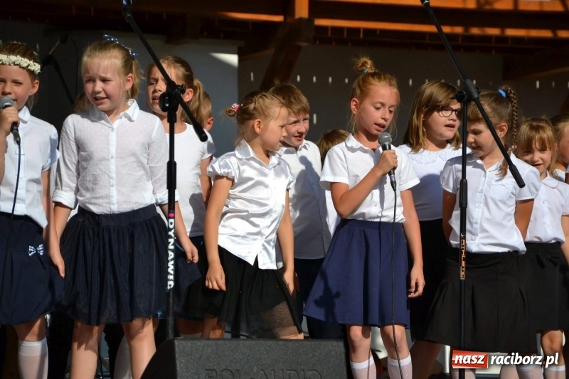 Zdjęcie w galerii na portalu naszraciborz.pl: Koncert piosenek Agnieszki Osieckiej i plener na zamku wiadomości z regionu