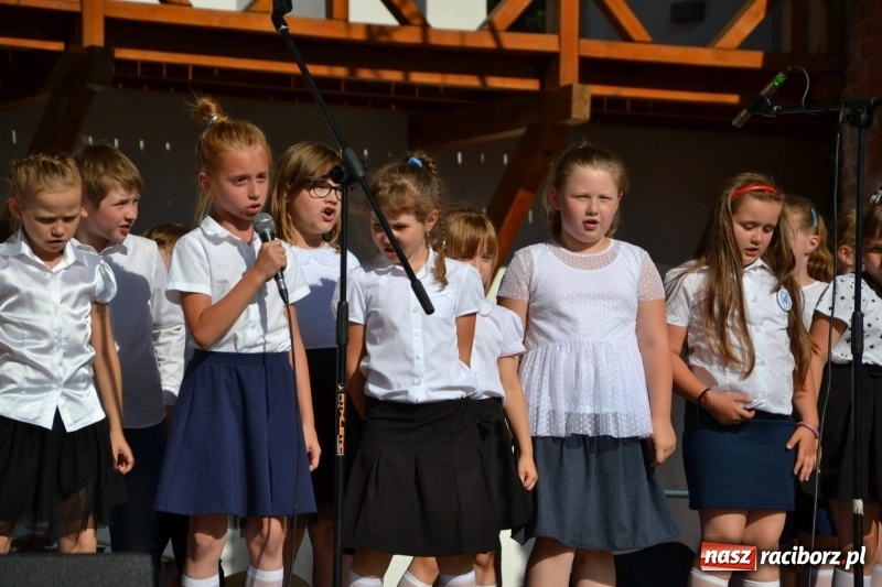 Zdjęcie w galerii na portalu naszraciborz.pl: Koncert piosenek Agnieszki Osieckiej i plener na zamku wiadomości z regionu