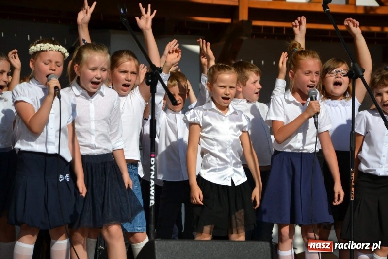 Zdjęcie w galerii na portalu naszraciborz.pl: Koncert piosenek Agnieszki Osieckiej i plener na zamku wiadomości z regionu