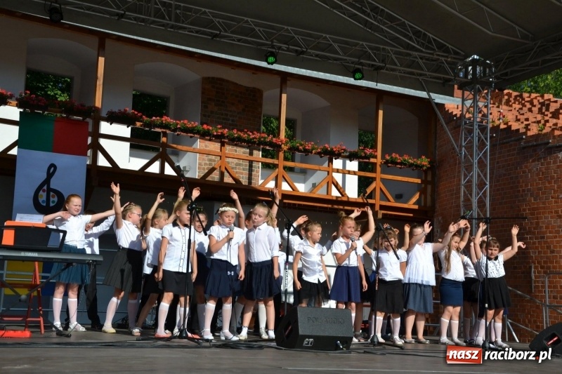 Zdjęcie w galerii na portalu naszraciborz.pl: Koncert piosenek Agnieszki Osieckiej i plener na zamku wiadomości z regionu