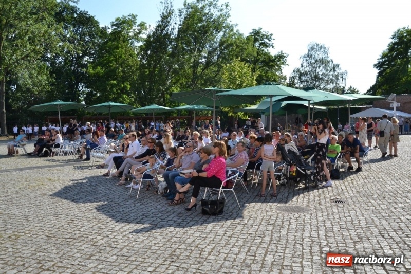 Zdjęcie w galerii na portalu naszraciborz.pl: Koncert piosenek Agnieszki Osieckiej i plener na zamku wiadomości z regionu