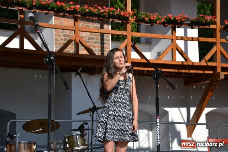 Zdjęcie w galerii na portalu naszraciborz.pl: Koncert piosenek Agnieszki Osieckiej i plener na zamku wiadomości z regionu