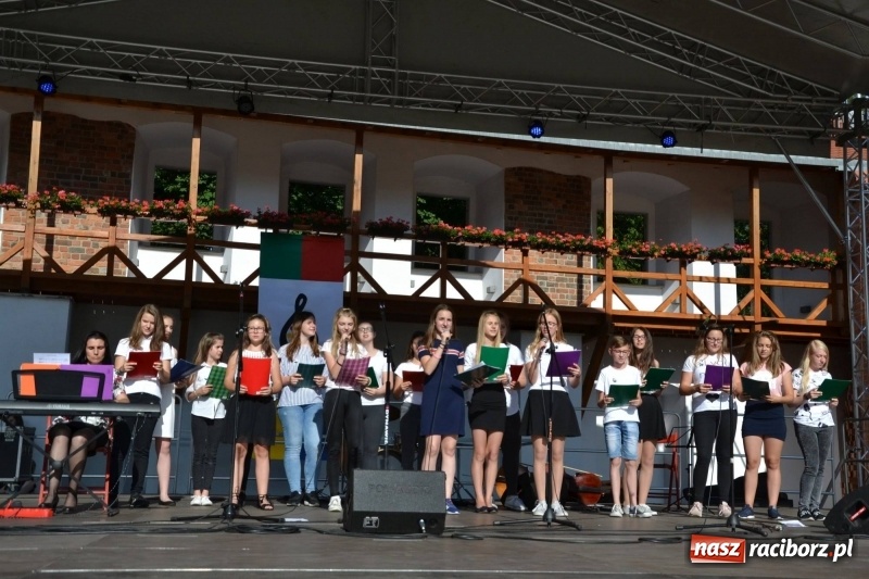 Zdjęcie w galerii na portalu naszraciborz.pl: Koncert piosenek Agnieszki Osieckiej i plener na zamku wiadomości z regionu