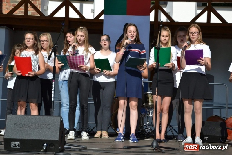 Zdjęcie w galerii na portalu naszraciborz.pl: Koncert piosenek Agnieszki Osieckiej i plener na zamku wiadomości z regionu