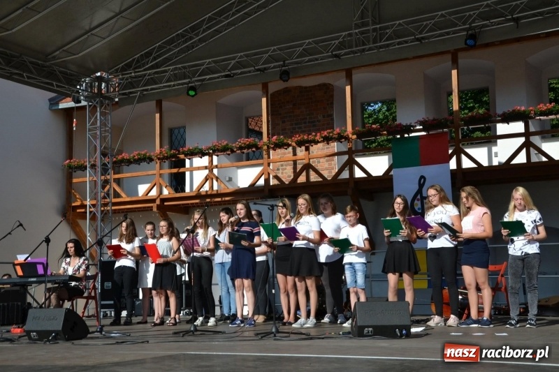 Zdjęcie w galerii na portalu naszraciborz.pl: Koncert piosenek Agnieszki Osieckiej i plener na zamku wiadomości z regionu
