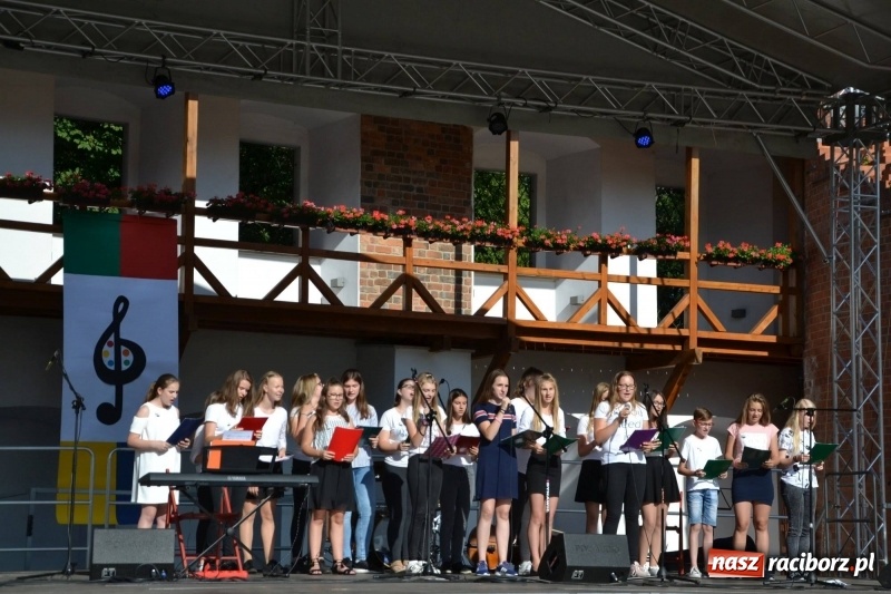 Zdjęcie w galerii na portalu naszraciborz.pl: Koncert piosenek Agnieszki Osieckiej i plener na zamku wiadomości z regionu