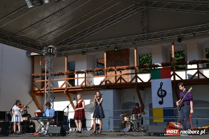 Zdjęcie w galerii na portalu naszraciborz.pl: Koncert piosenek Agnieszki Osieckiej i plener na zamku wiadomości z regionu