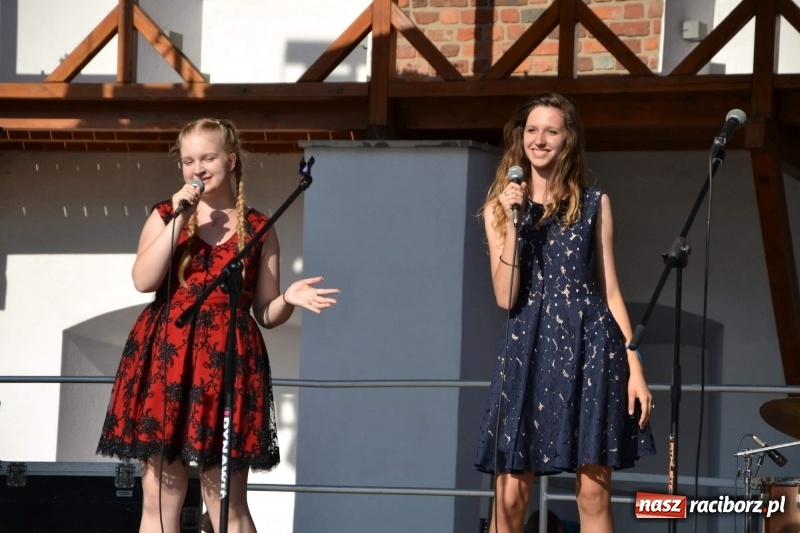 Zdjęcie w galerii na portalu naszraciborz.pl: Koncert piosenek Agnieszki Osieckiej i plener na zamku wiadomości z regionu