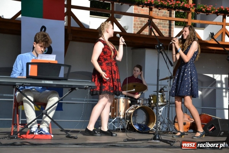 Zdjęcie w galerii na portalu naszraciborz.pl: Koncert piosenek Agnieszki Osieckiej i plener na zamku wiadomości z regionu