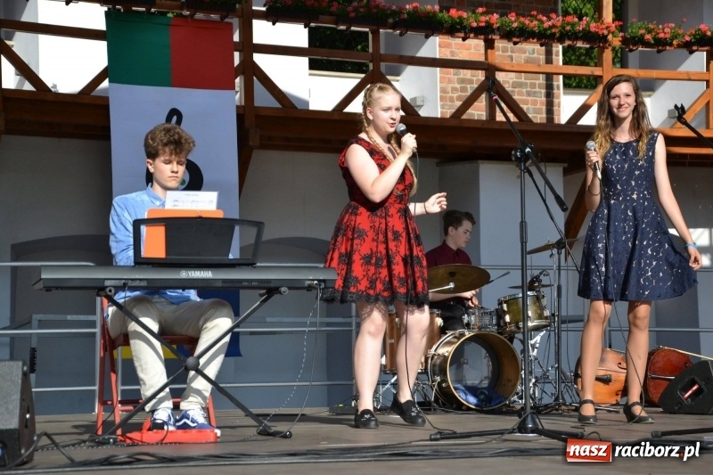 Zdjęcie w galerii na portalu naszraciborz.pl: Koncert piosenek Agnieszki Osieckiej i plener na zamku wiadomości z regionu