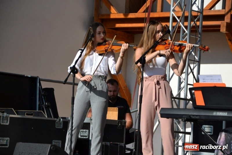 Zdjęcie w galerii na portalu naszraciborz.pl: Koncert piosenek Agnieszki Osieckiej i plener na zamku wiadomości z regionu