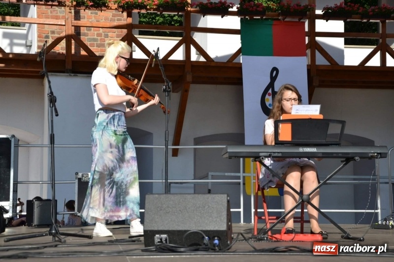 Zdjęcie w galerii na portalu naszraciborz.pl: Koncert piosenek Agnieszki Osieckiej i plener na zamku wiadomości z regionu