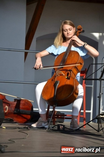 Zdjęcie w galerii na portalu naszraciborz.pl: Koncert piosenek Agnieszki Osieckiej i plener na zamku wiadomości z regionu