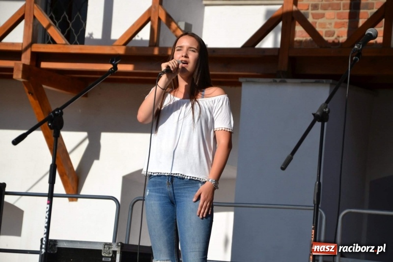 Zdjęcie w galerii na portalu naszraciborz.pl: Koncert piosenek Agnieszki Osieckiej i plener na zamku wiadomości z regionu